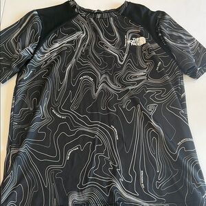 The North Face Black and White Graphic T-Shirt - 18/20